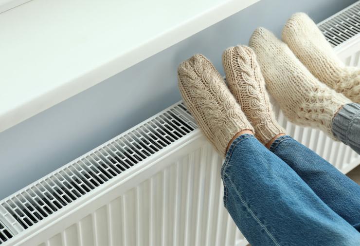 radiateurs-a-inertie-en-ceramique-ou-en-faonte-lequel-choisir